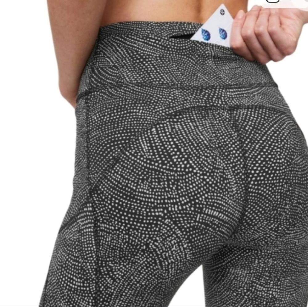 Lululemon athletica Final LapCrop 23" Black and White Patterned Women's Leggings - Picture 2 of 11